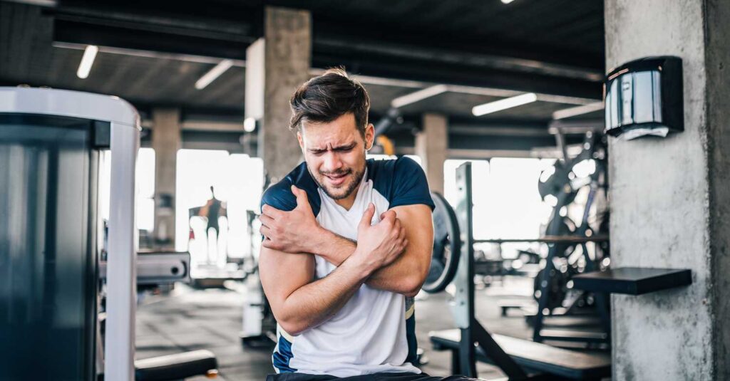Shoulder Pain While Lifting? 5 Possible Causes and Fixes Shoulder Pain While Lifting? 5 Possible Causes and Fixes