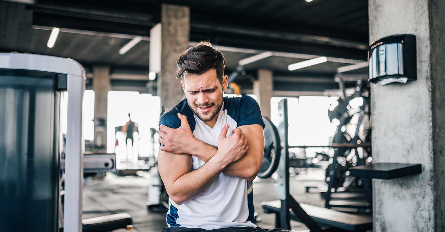 Shoulder Pain While Lifting? 5 Possible Causes and Fixes
