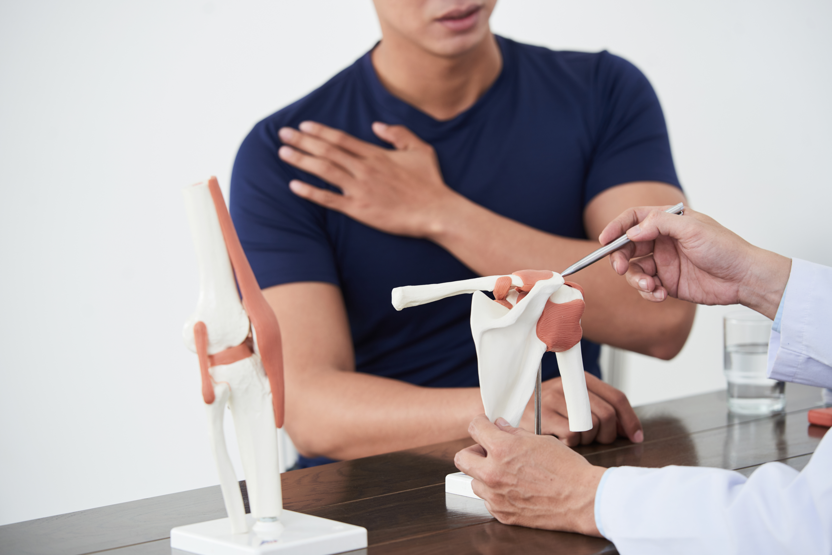 When to See an Orthopedic Surgeon for Shoulder Pain