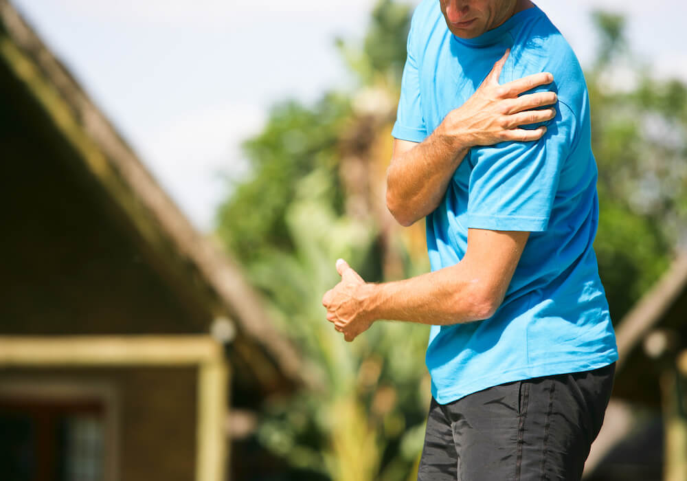 Minimally Invasive Shoulder Pain Treatments You Should Consider Minimally Invasive Shoulder Pain Treatments You Should Consider